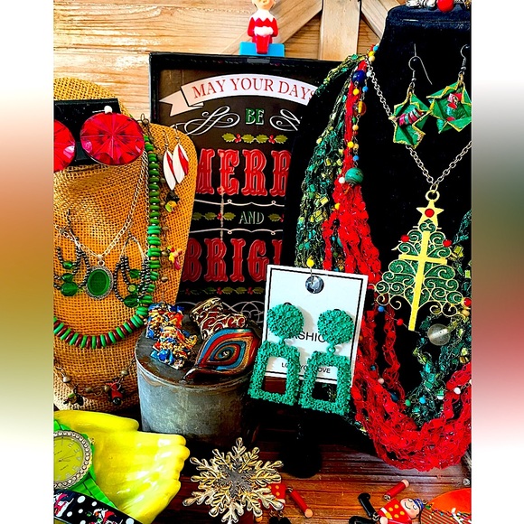 Vintage Christmas Holiday Large Lot of 🎄December Theme Quality Jewelry Bundle🎁🎁 - Picture 2 of 16